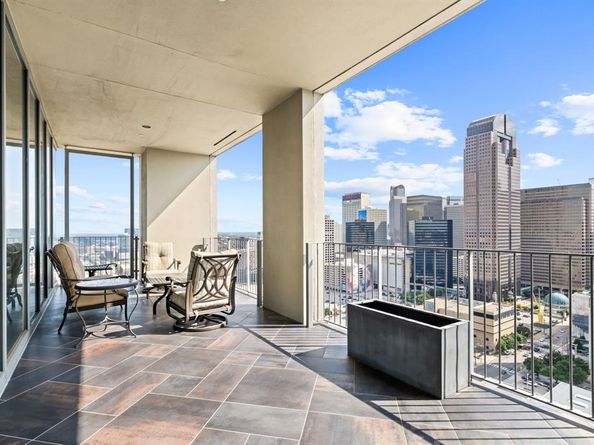 1717  Arts Plaza   2002, Dallas Texas 75201
