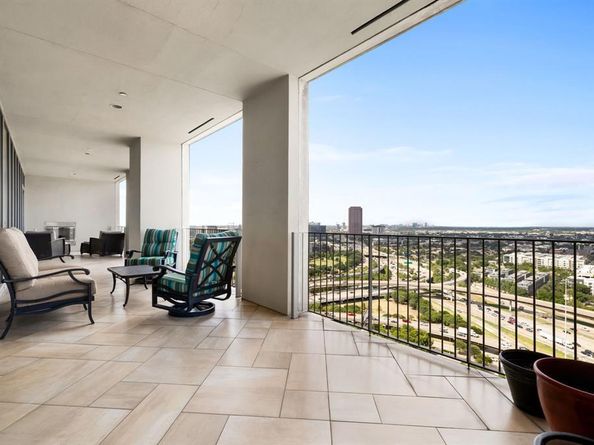 1717  Arts Plaza   2002, Dallas Texas 75201