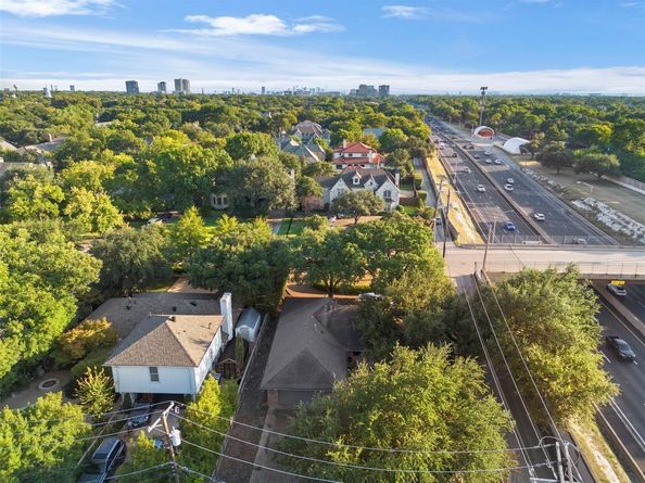 5805  Meaders Lane , Dallas Texas 75230