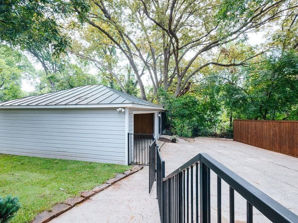2324  Springhill Drive , Dallas Texas 75228