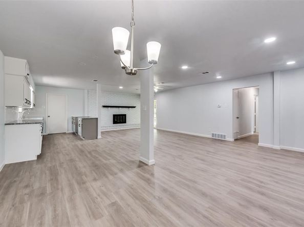 2417  Highland Road , Dallas Texas 75228