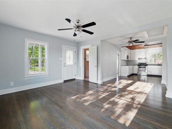 1101  Melbourne Avenue , Dallas Texas 75224
