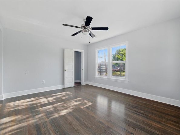 1101  Melbourne Avenue , Dallas Texas 75224