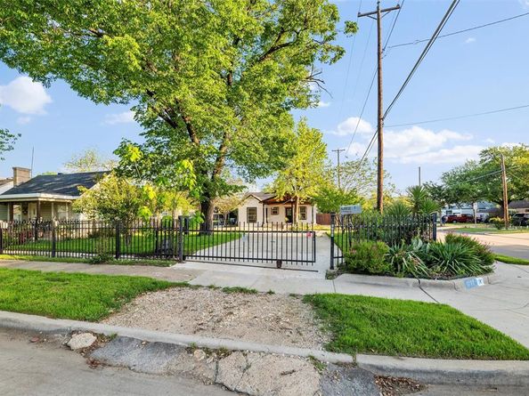 1101  Melbourne Avenue , Dallas Texas 75224