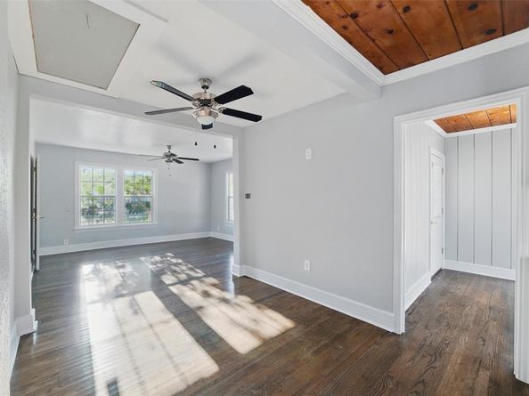 1101  Melbourne Avenue , Dallas Texas 75224