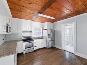 1101  Melbourne Avenue , Dallas Texas 75224