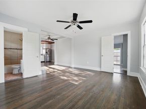 1101  Melbourne Avenue , Dallas Texas 75224