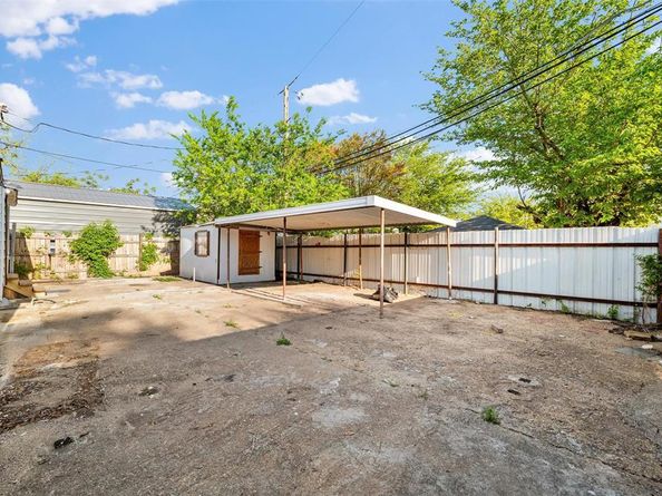 1101  Melbourne Avenue , Dallas Texas 75224