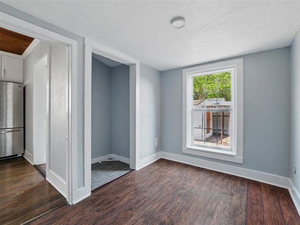 1101  Melbourne Avenue , Dallas Texas 75224