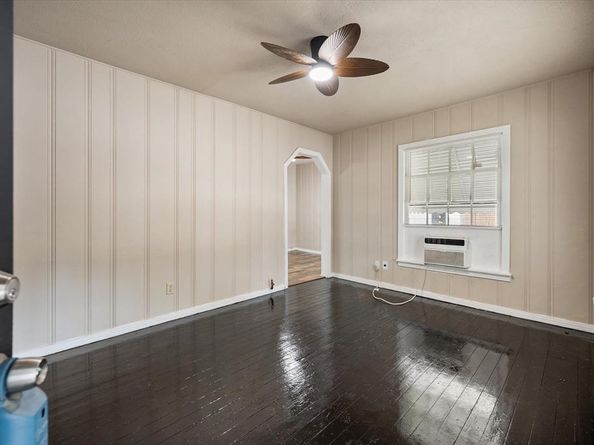 3837  Earl Street , Fort Worth Texas 76111