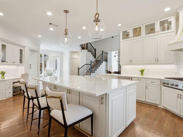 13  Downs Lake Circle , Dallas Texas 75230