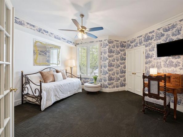 13  Downs Lake Circle , Dallas Texas 75230