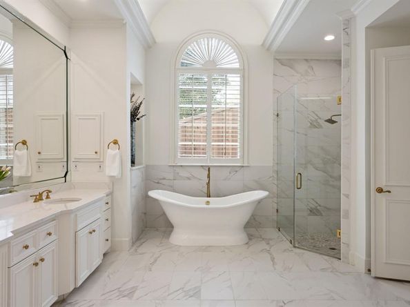 13  Downs Lake Circle , Dallas Texas 75230