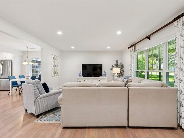 9750  Parkford Drive , Dallas Texas 75238