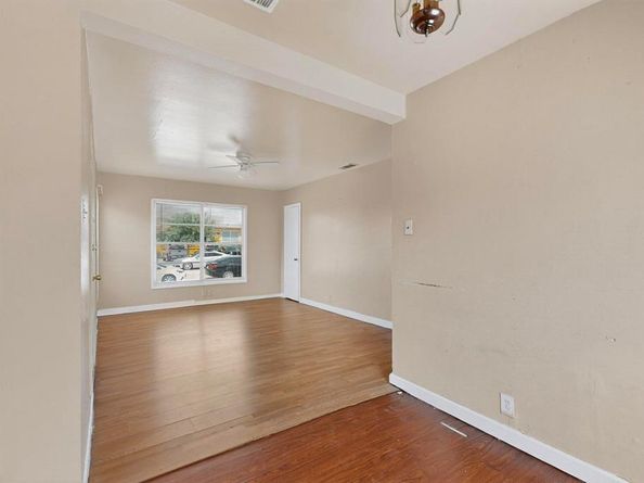 2122  Monterrey Avenue , Dallas Texas 75228