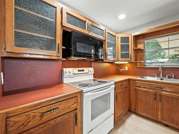 313  Vine Street , Euless Texas 76040