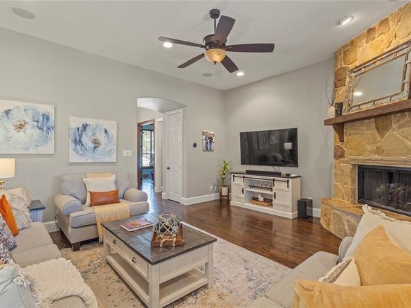 1305  Foxglove Circle , Lantana Texas 76226
