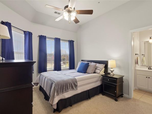 1305  Foxglove Circle , Lantana Texas 76226