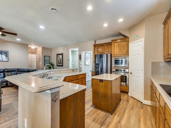 1505  Kingsbrook Circle , McKinney Texas 75072