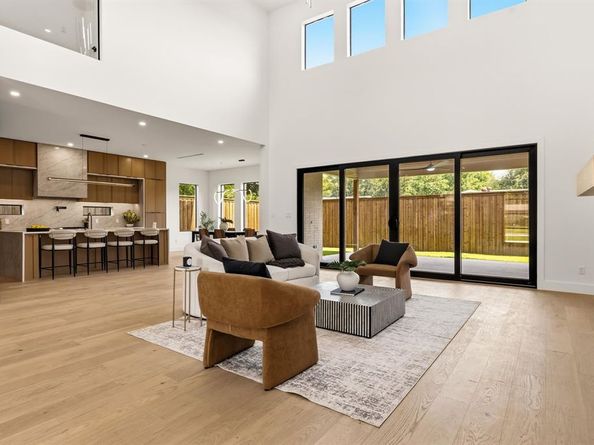 2644  Leta Mae Lane , Farmers Branch Texas 75234