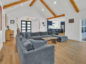 1723 N Edgefield Avenue , Dallas Texas 75208