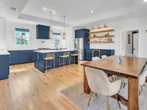 1723 N Edgefield Avenue , Dallas Texas 75208