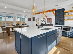 1723 N Edgefield Avenue , Dallas Texas 75208