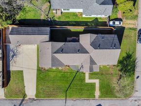 1723 N Edgefield Avenue , Dallas Texas 75208