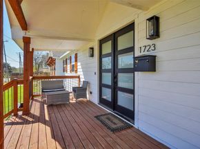 1723 N Edgefield Avenue , Dallas Texas 75208