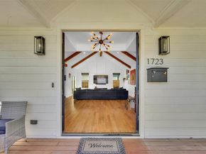 1723 N Edgefield Avenue , Dallas Texas 75208