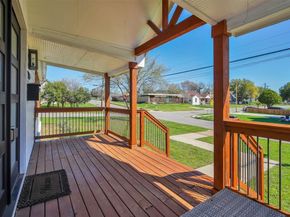 1723 N Edgefield Avenue , Dallas Texas 75208