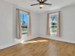 1723 N Edgefield Avenue , Dallas Texas 75208