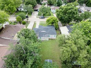 1208  Hansboro Avenue , Dallas Texas 75224
