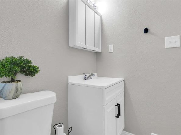 1208  Hansboro Avenue , Dallas Texas 75224