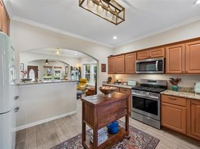 728 N Winnetka Avenue , Dallas Texas 75208