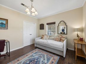 728 N Winnetka Avenue , Dallas Texas 75208
