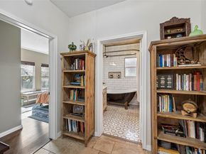 728 N Winnetka Avenue , Dallas Texas 75208