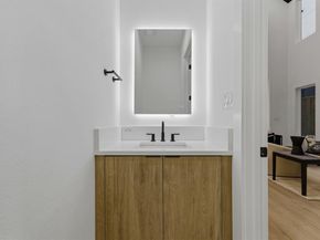 815  Bayonne Street , Dallas Texas 75212