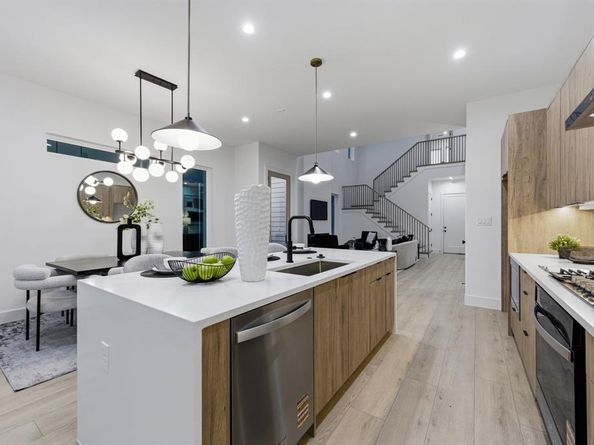 815  Bayonne Street , Dallas Texas 75212