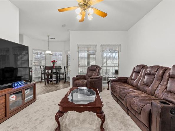 1021  Crestwood Court , DeSoto Texas 75115