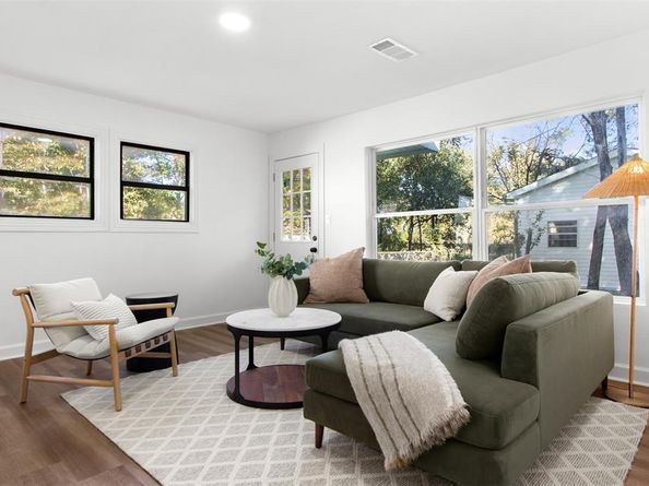 113 W State Street , Garland Texas 75040