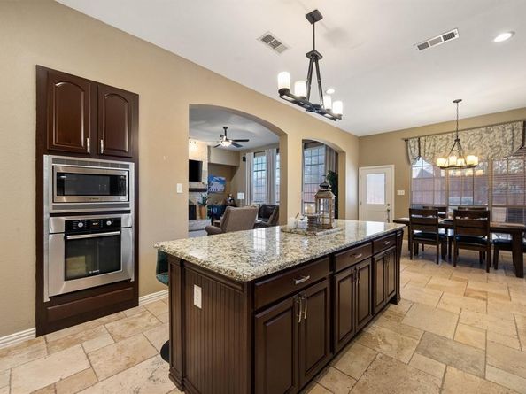 1819  Lakes Edge Boulevard , Mansfield Texas 76063