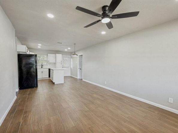 1913  San Antonio Street , Grand Prairie Texas 75051