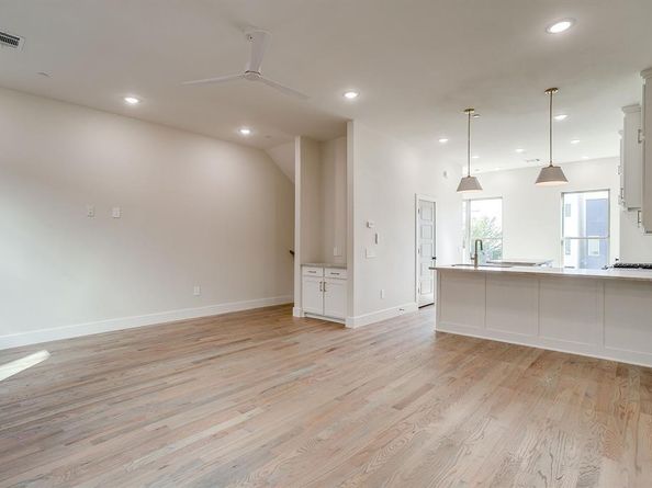 2820  Weisenberger Street  108, Fort Worth Texas 76107