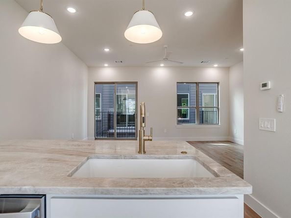 2820  Weisenberger Street  108, Fort Worth Texas 76107