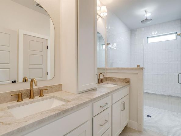 2820  Weisenberger Street  108, Fort Worth Texas 76107