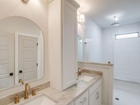 2820  Weisenberger Street  108, Fort Worth Texas 76107