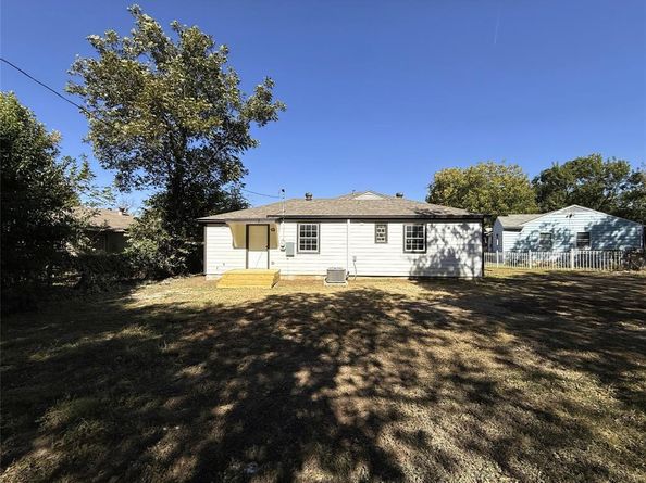 2205  Cottonwood Court , Grand Prairie Texas 75050
