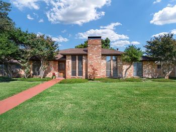 2215  Cedar Circle 