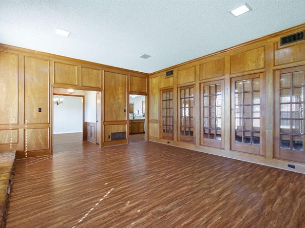 2215  Cedar Circle , Carrollton Texas 75006